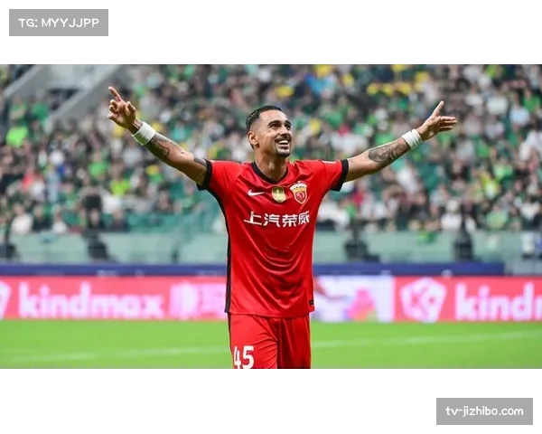 VAR长时间介入,判定朗斯进球前越位,引发主场球迷强烈不满 VAR长时间介入,判定朗斯进球前越位,引发主场球迷强烈不满